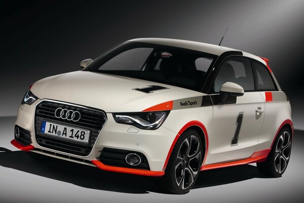 Auto sportiva Audi A1 nei colori bianco e rosso