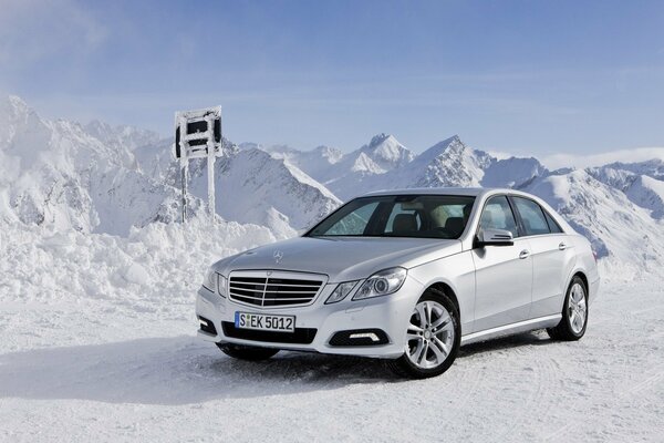 Mercedes Benz en carreteras nevadas