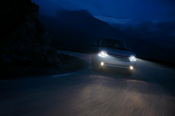 The Range rover SUV enters the turn at speed