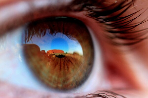 The reflection of the desert in the girl s eyes