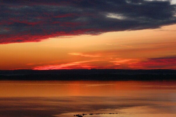 Puesta de sol para la reflexión humana