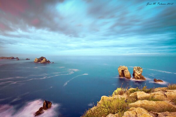 Belle vue sur la mer depuis la falaise