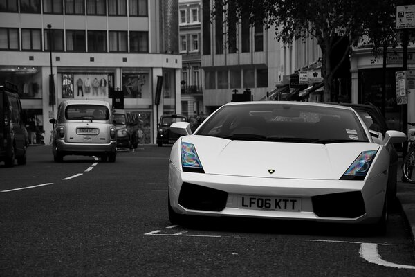 Lamborghini foto in città nero bianco