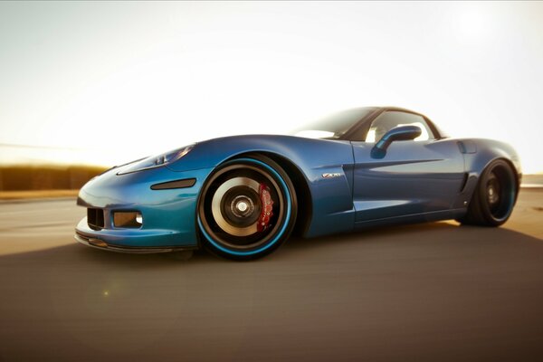 Bleu Chevrolet Corvette Z06 sur le sable