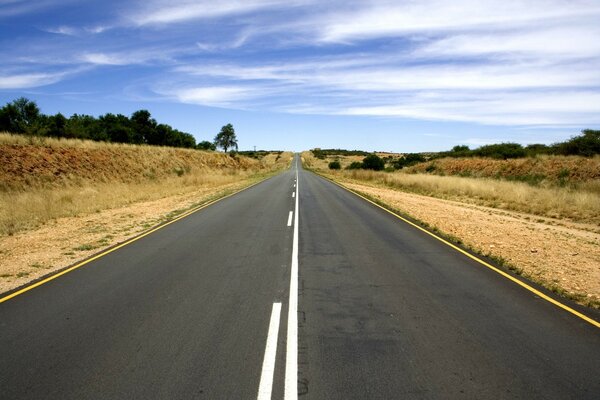 Die Straße, die über den Horizont hinausgeht