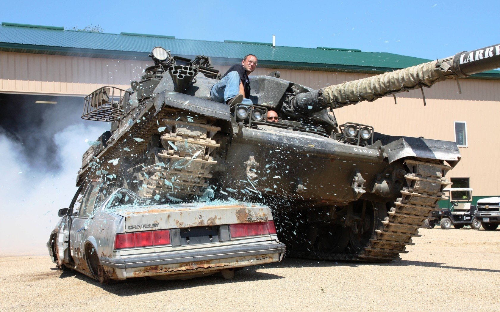 máquina hombre tanque cañón