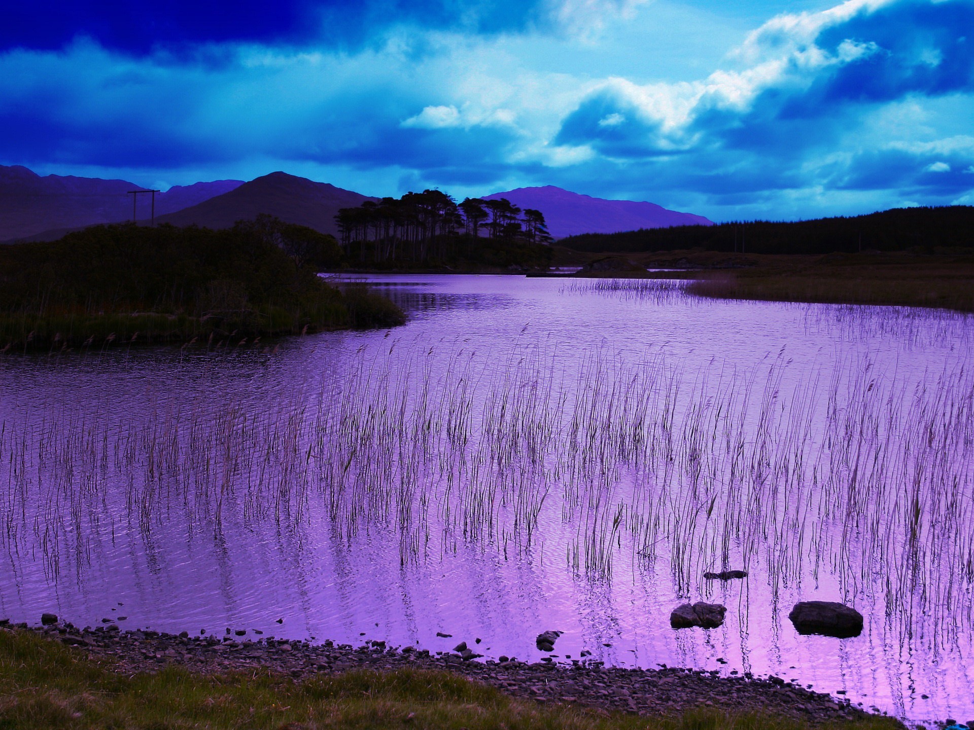 lago colore riva