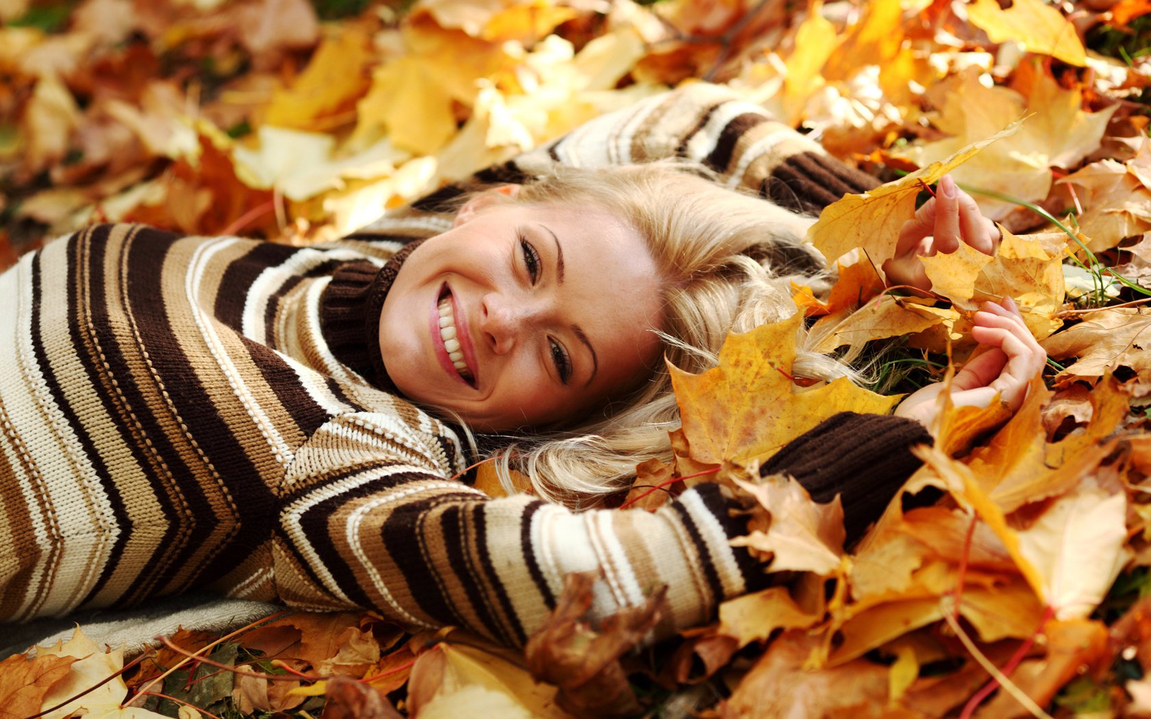 weater blonde smile girl