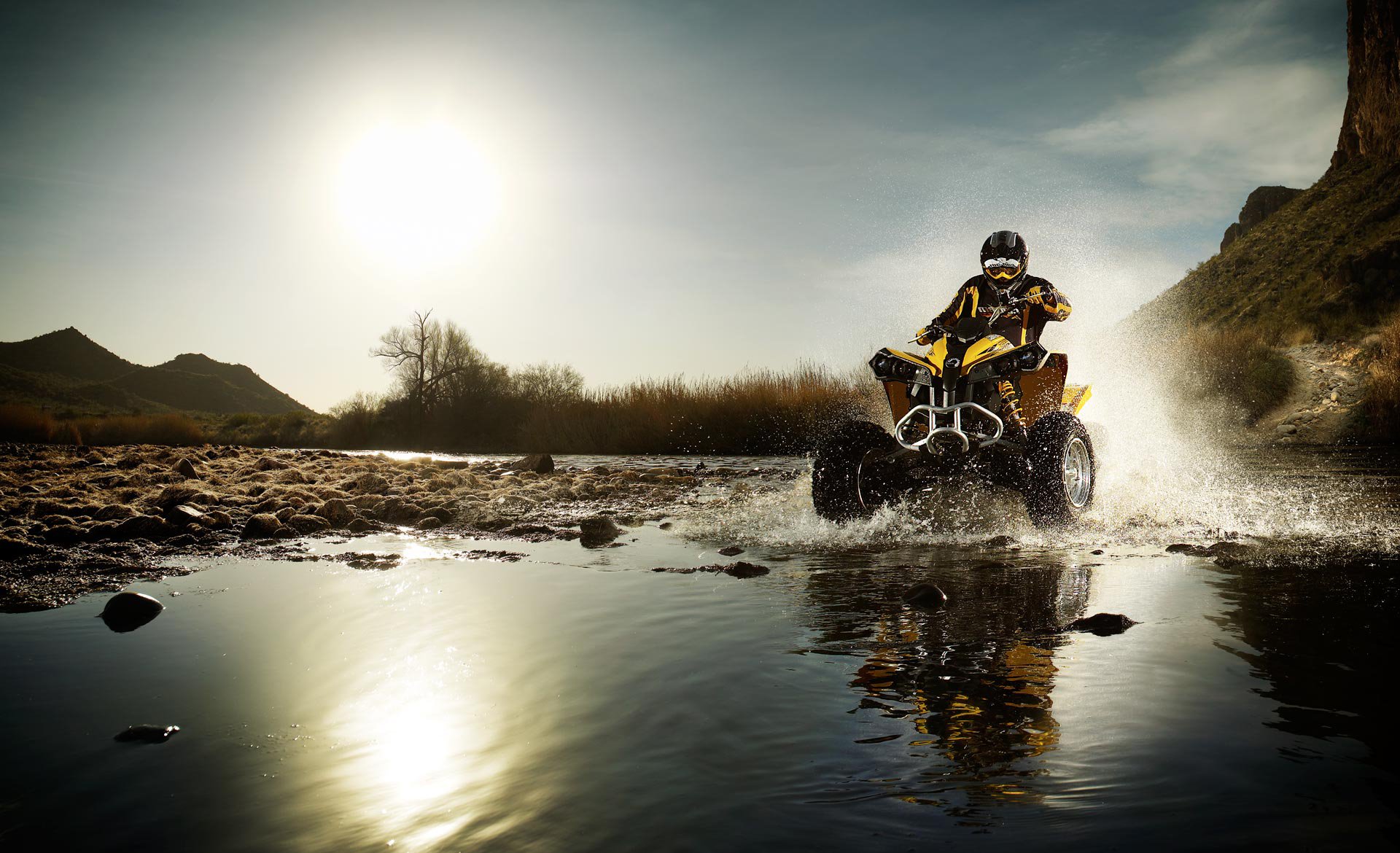 atv pfütze spritzer steine sonne