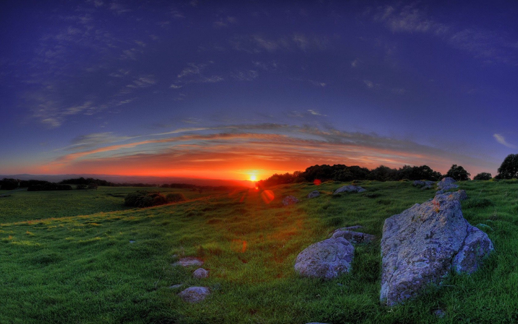 puesta de sol piedras hierba