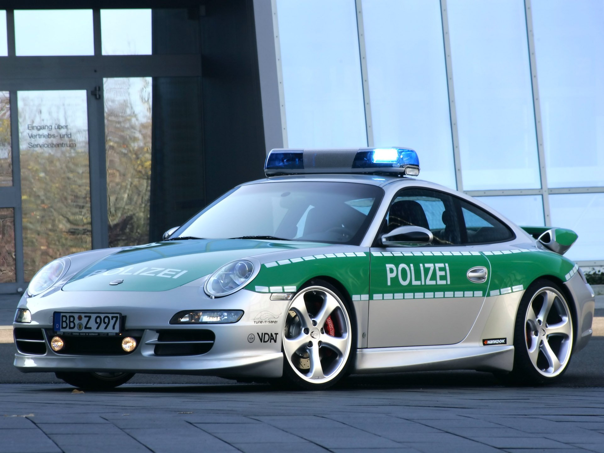 porsche polizia macchina