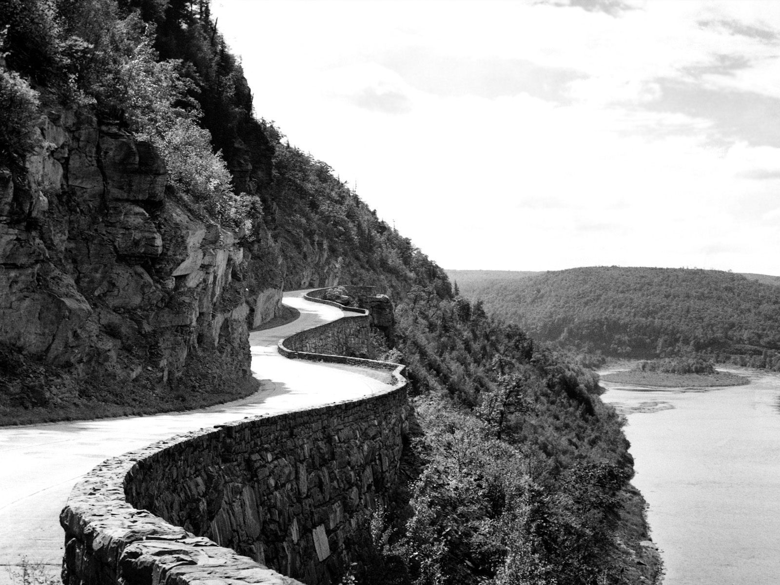 serpentine schwarz und weiß berge