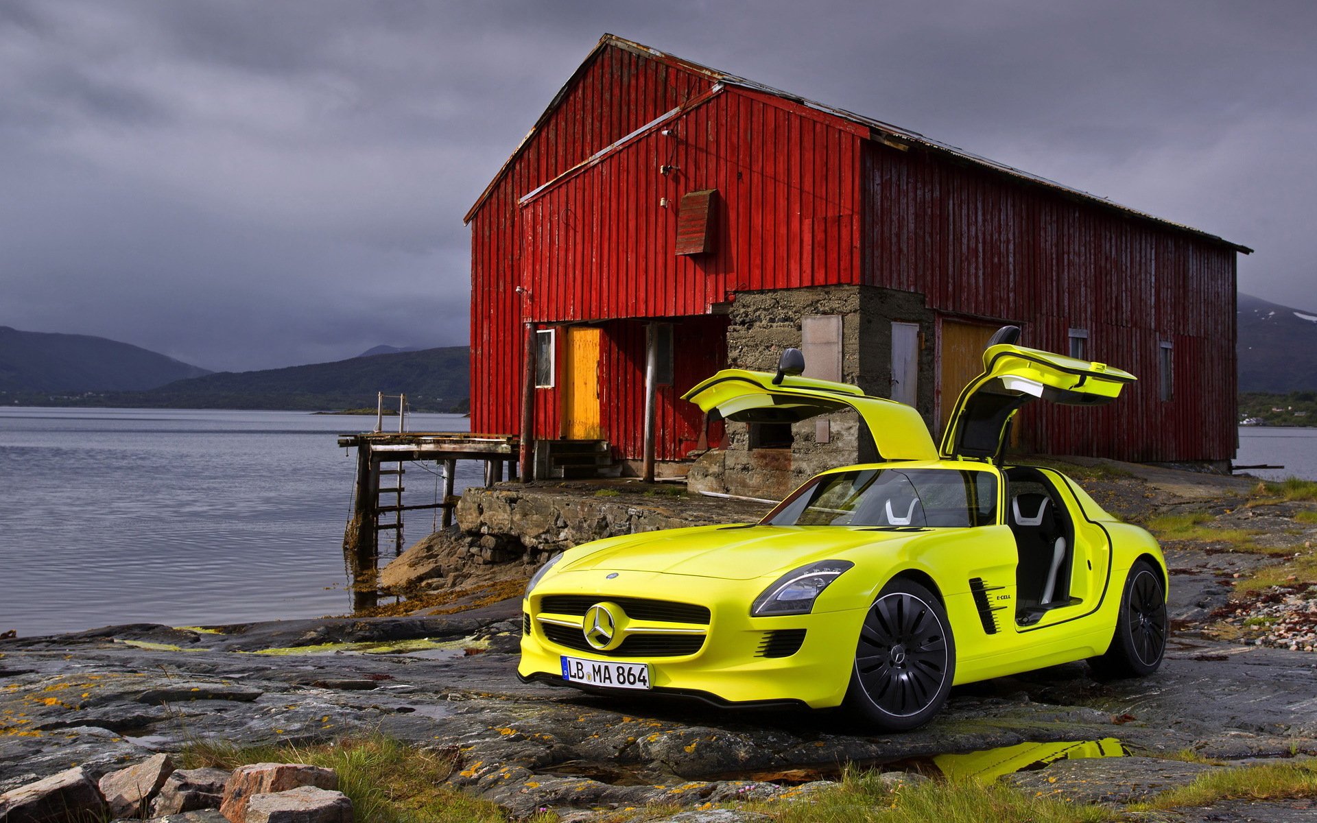 ls amg y rojo casa