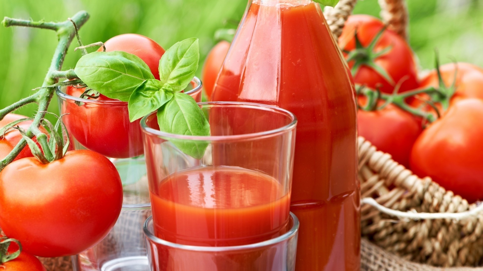 shopping jus tomate verre bouteille