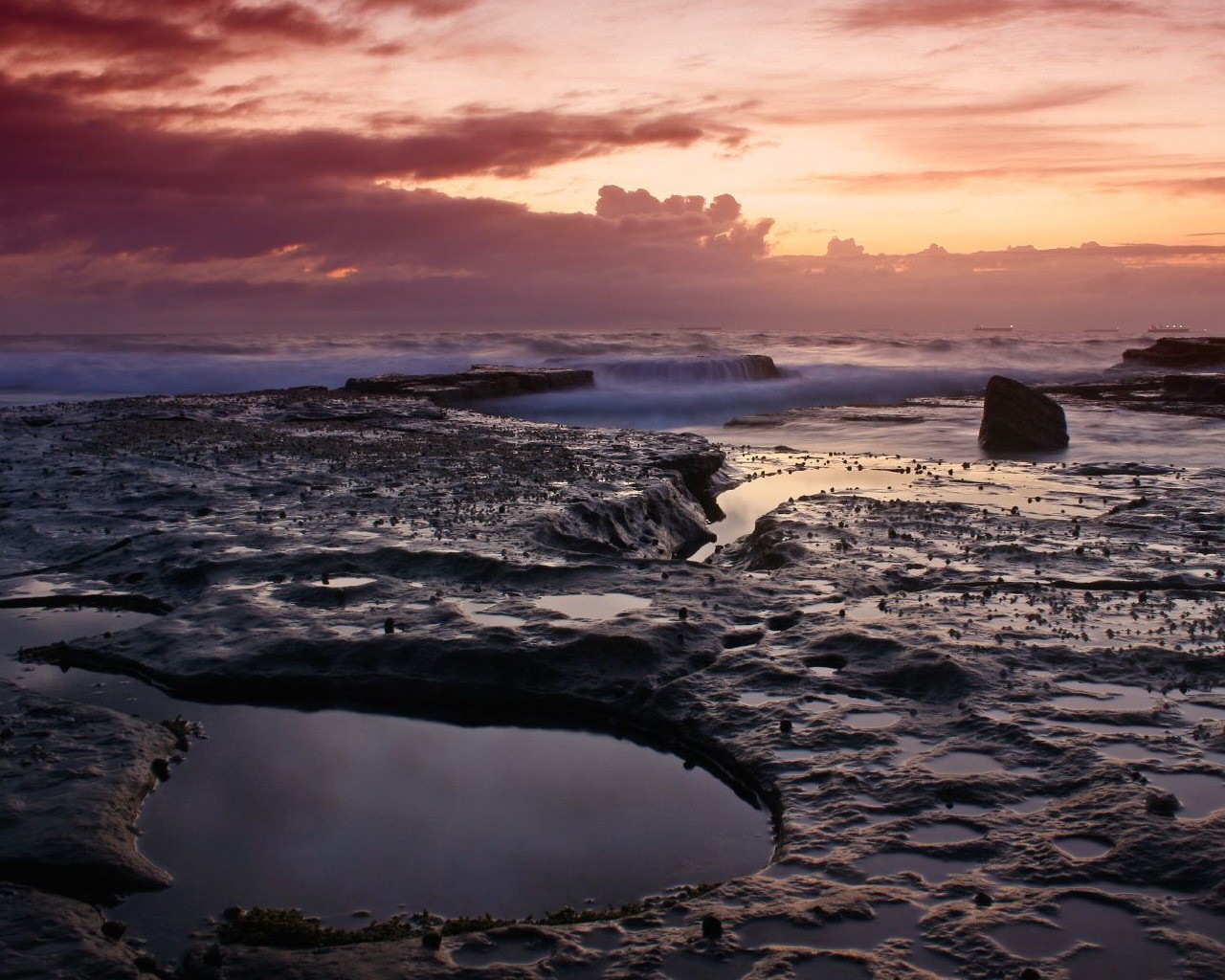 pierres eau soir nuages vagues