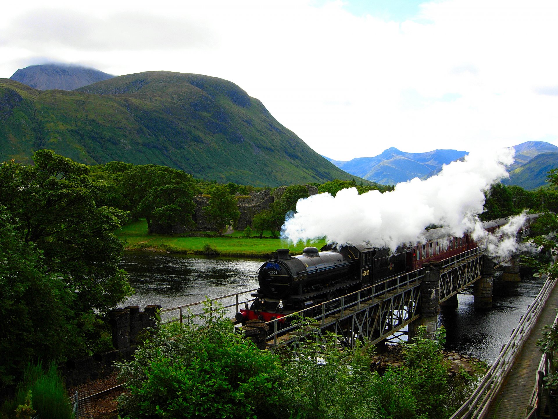 hogwarts express fiume montagne treno