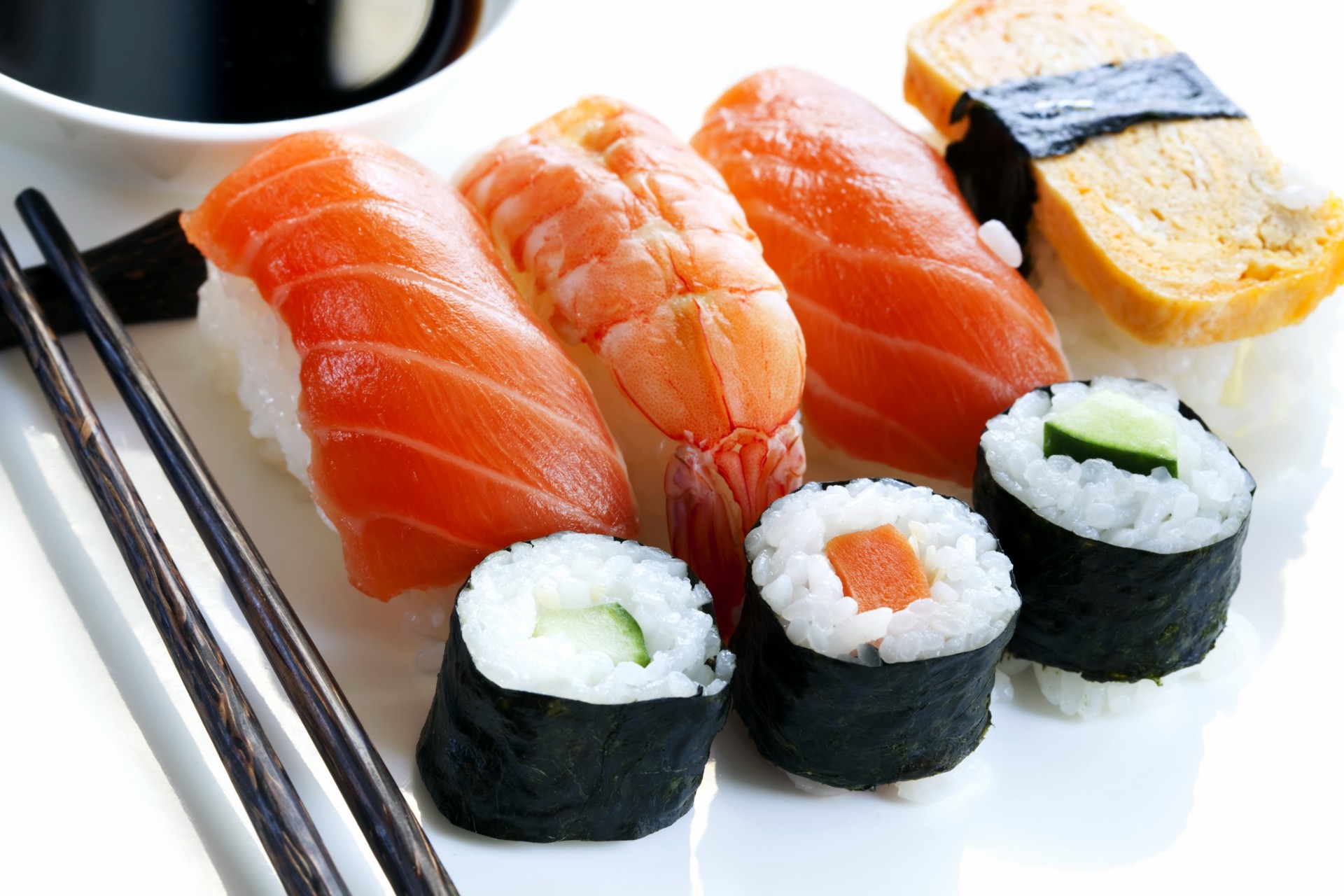 japanisches essen sushi reis nori fisch