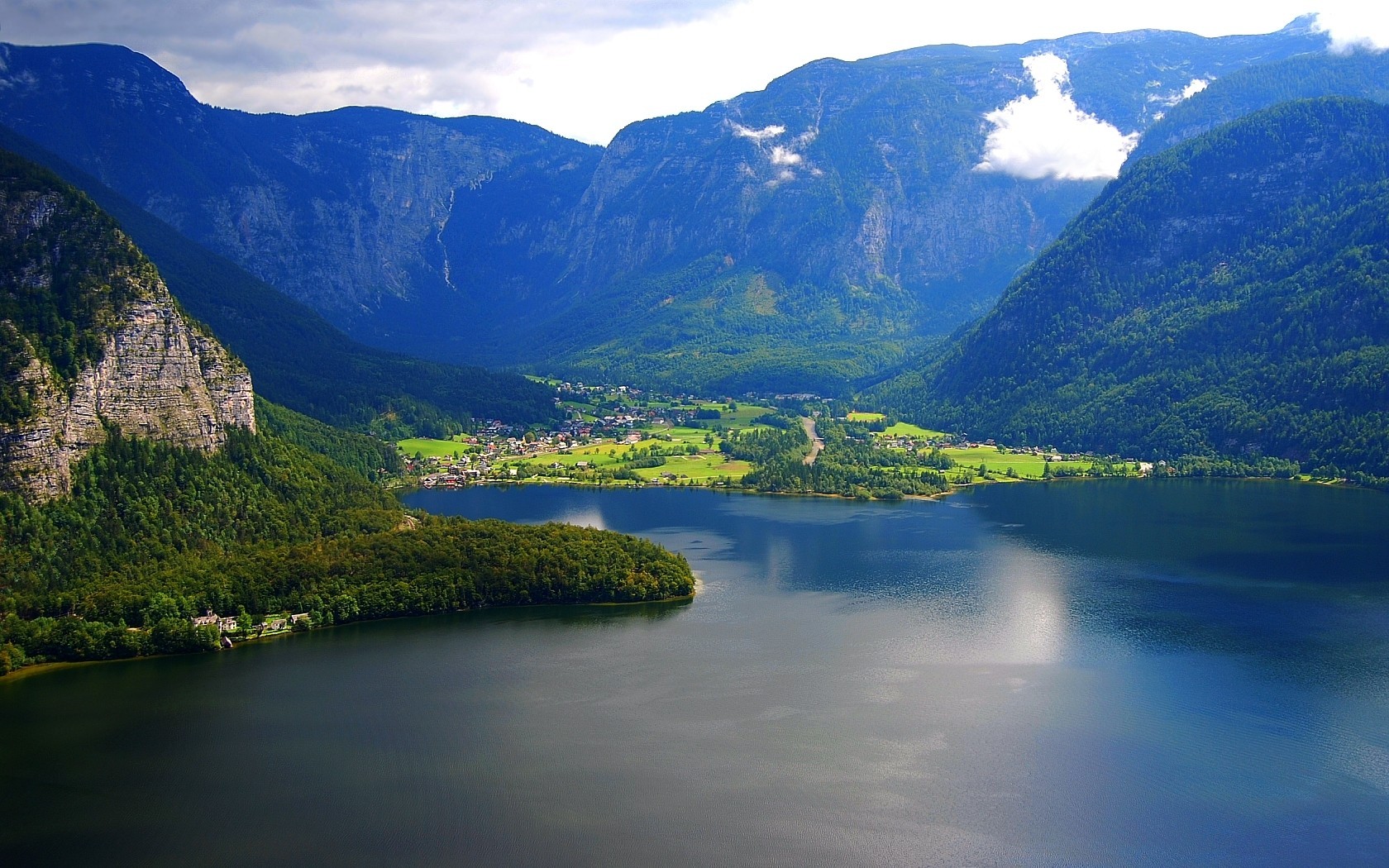 baia città montagne