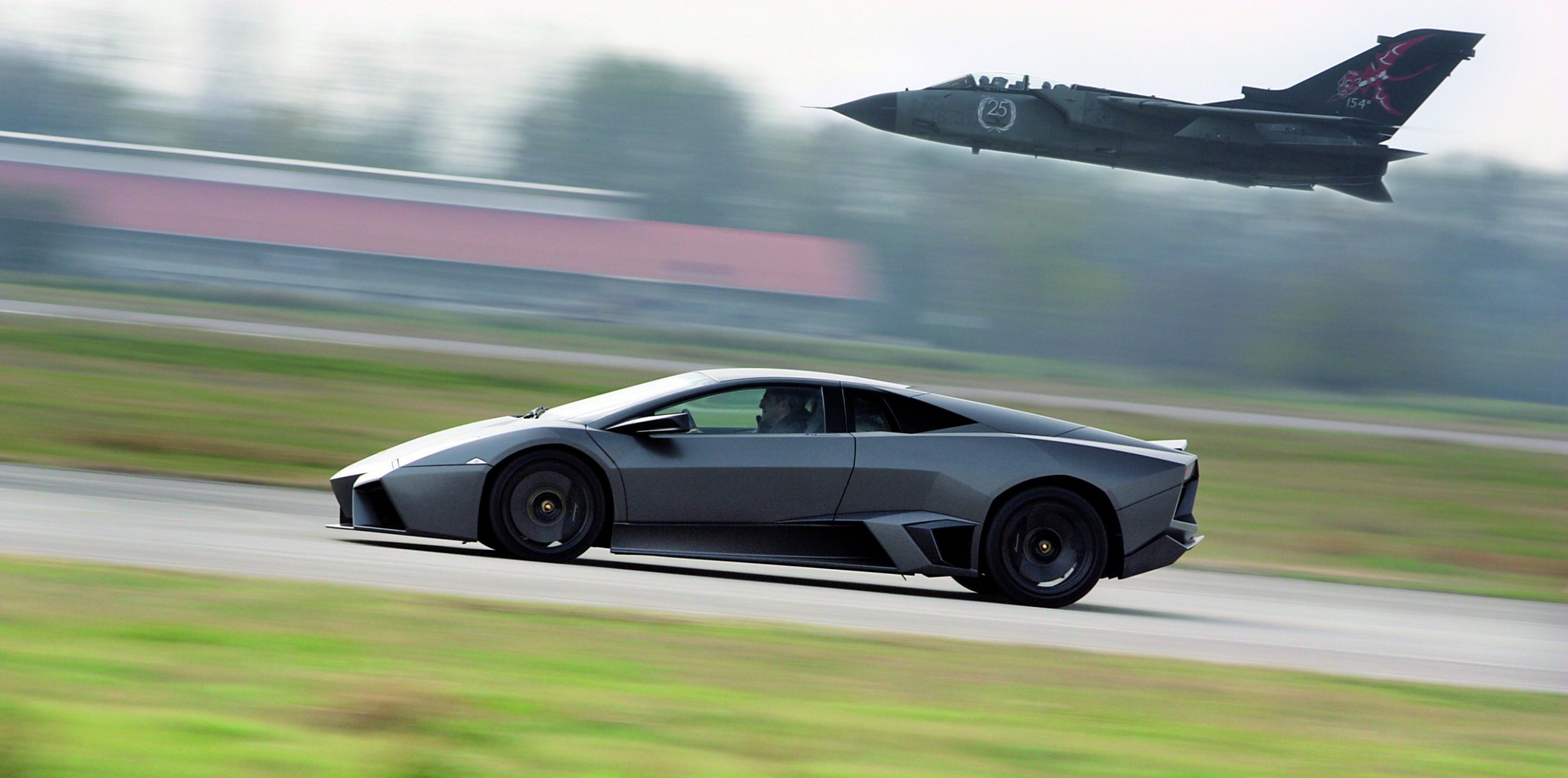 lamborghini reventon tornado fliegen