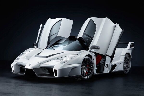 Coche de moda con Tuning Ferrari enzo