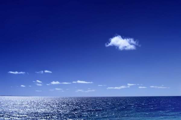 Krajobraz błękitne niebo i morze