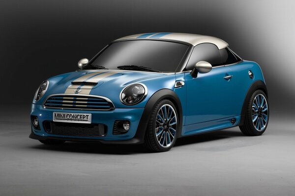 Minicooper brillante en superficie plana