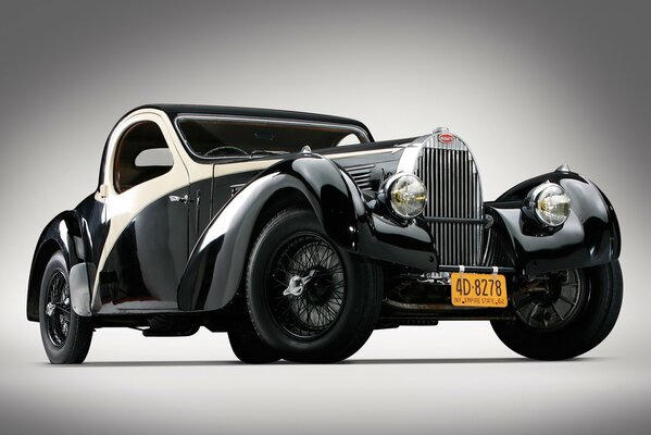 Voiture Bugatti grands phares