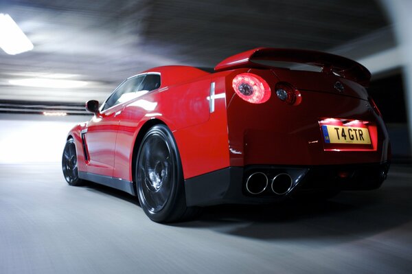 Feu arrière rouge Nissan