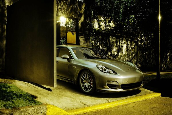 Porsche même dans la rue ne peut pas passer