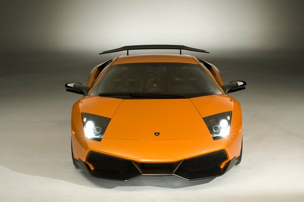 Samochód sportowy Lamborghini murcielago pomarańczowy