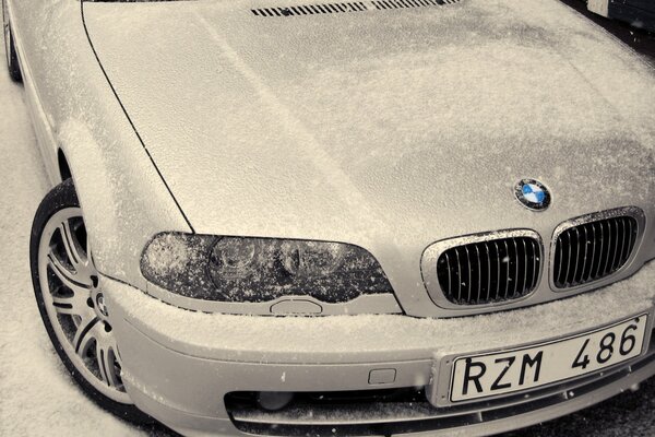 Bmv Frontstoßstange im Schnee