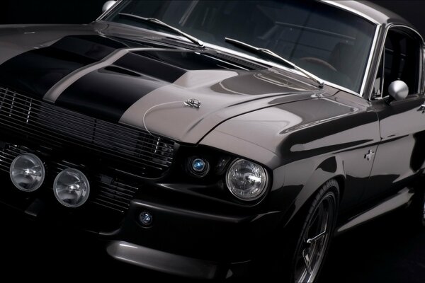 Clásico coche retro Ford Mustang Shelby