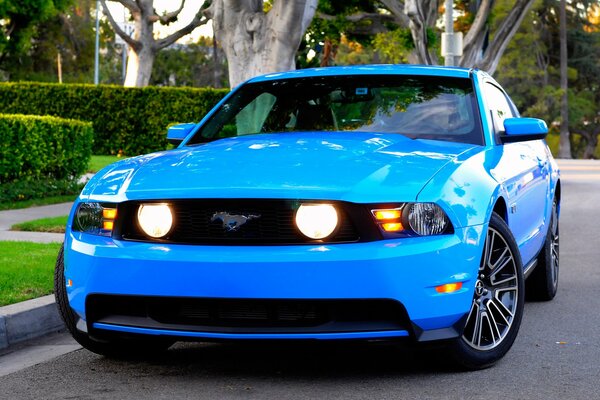 Ford Mustang azul gt 2010