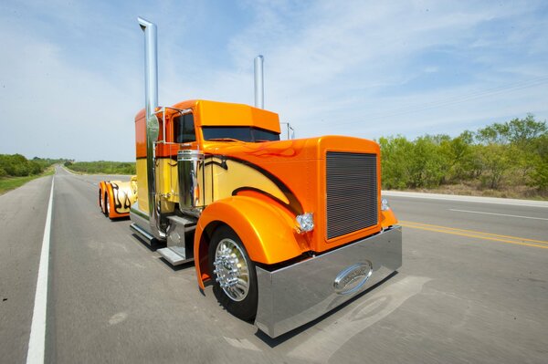 Camion tracteur sur route