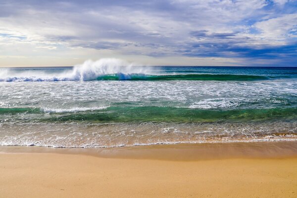 Vagues de la mer. Eau claire