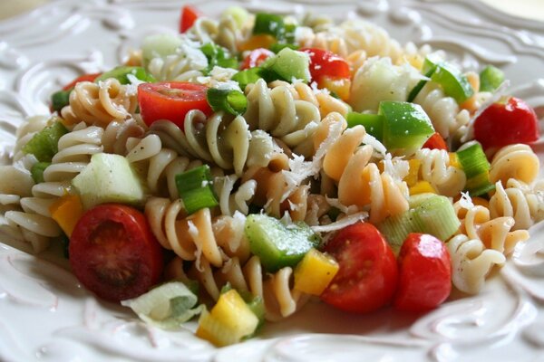 Summer salad with cherry tomatoes and warm pasta