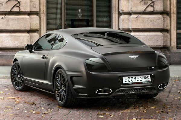 Красивый черный topcar bentley