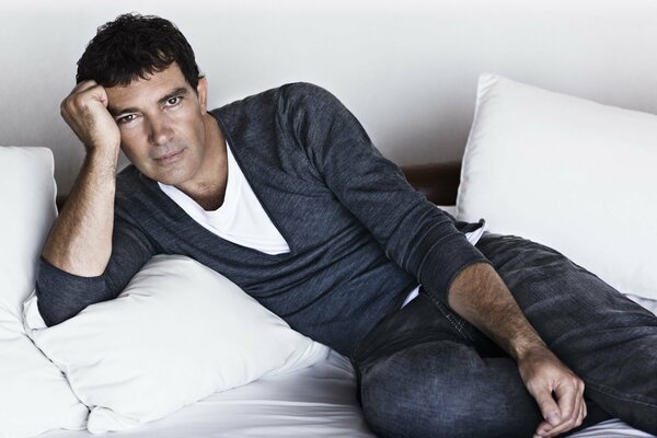 Antonio Banderas photo shoot on a white sofa