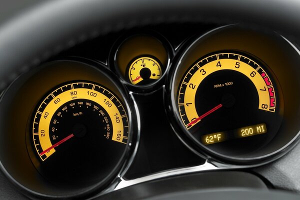 Wskaźnik zużycia paliwa, prędkościomierz, prędkość