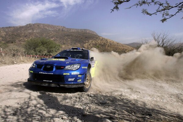 Subaru sbandata in curva durante la gara