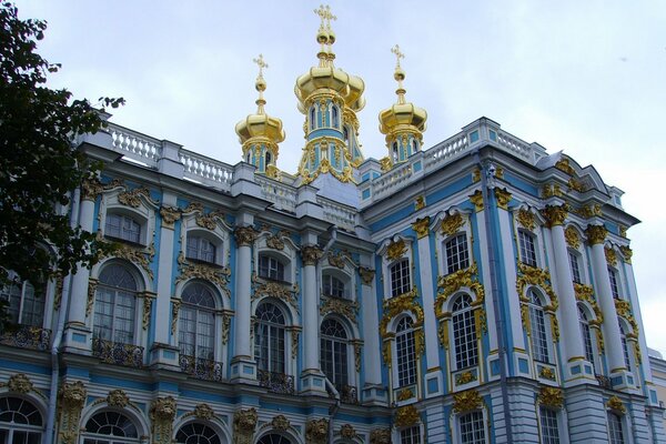 Palais sur fond de temple