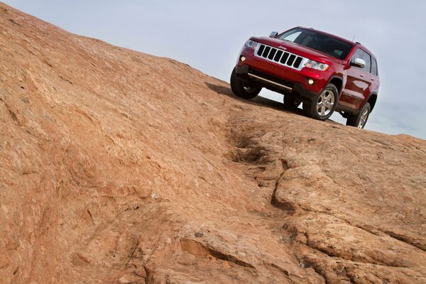 Immagine elegante della Jeep Cherokee