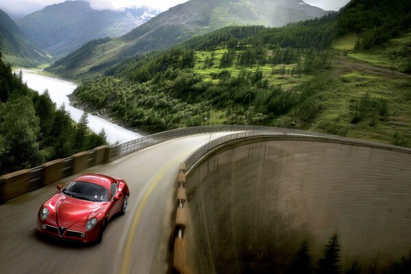 Der unglaubliche alfa romeo wird durch den wind geschleudert