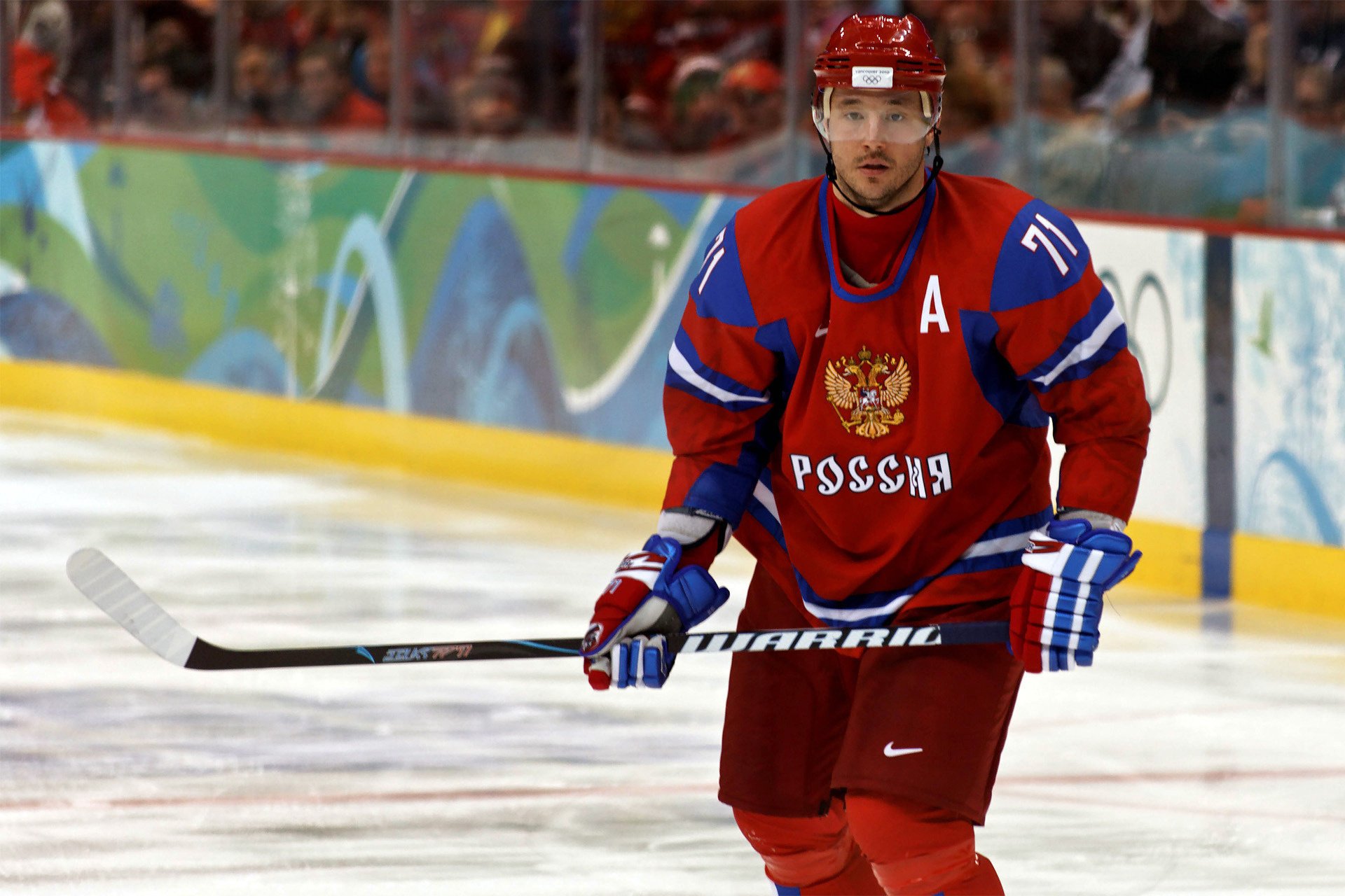 ilya kovalchuk uniforme hockey bastone ghiaccio squadra nazionale russa giocatore di hockey stemma casco carta da parati