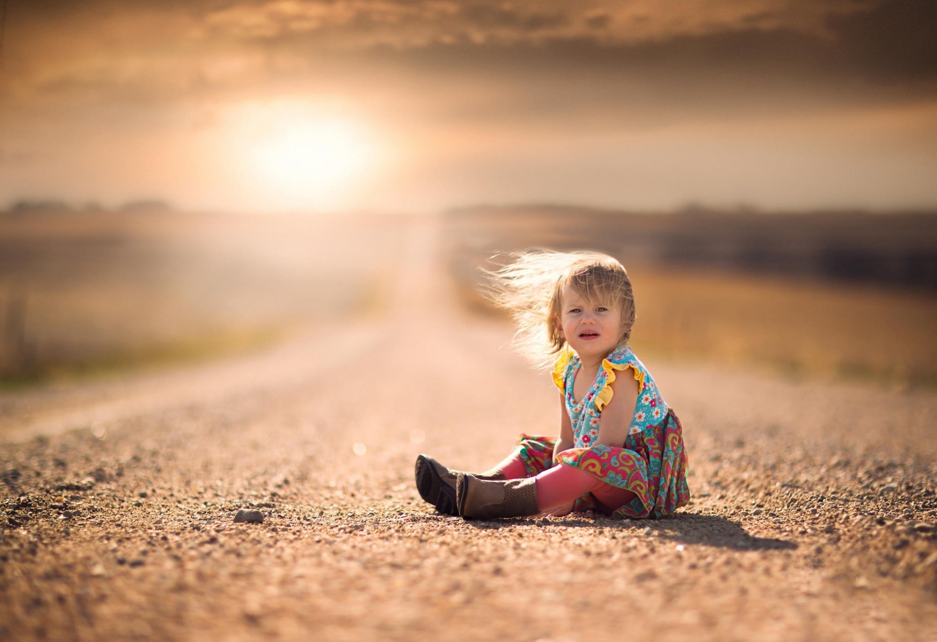 positivo ragazza tramonto natura foto strada bambino