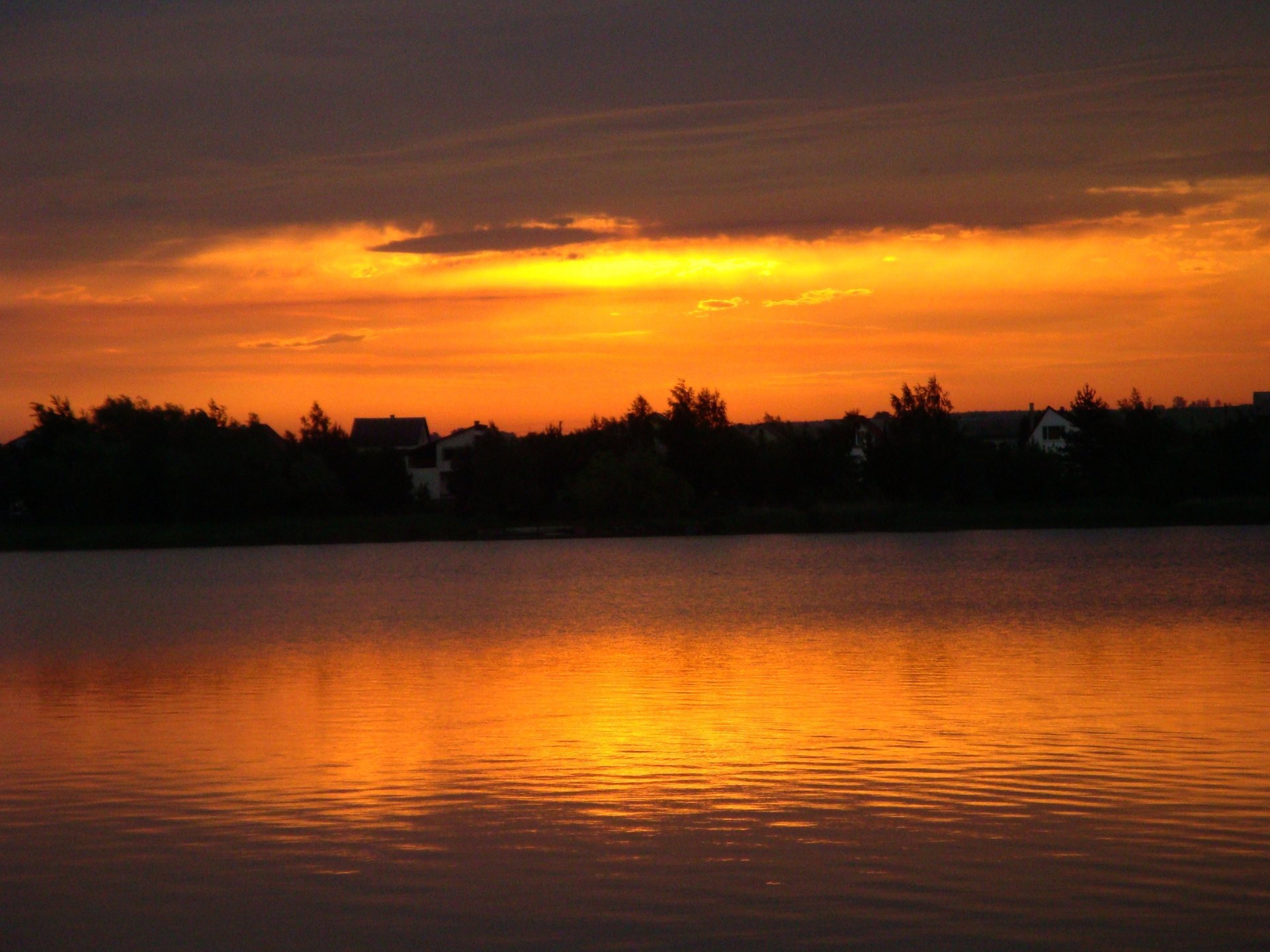 coucher du soleil été lac arbres maison nuages