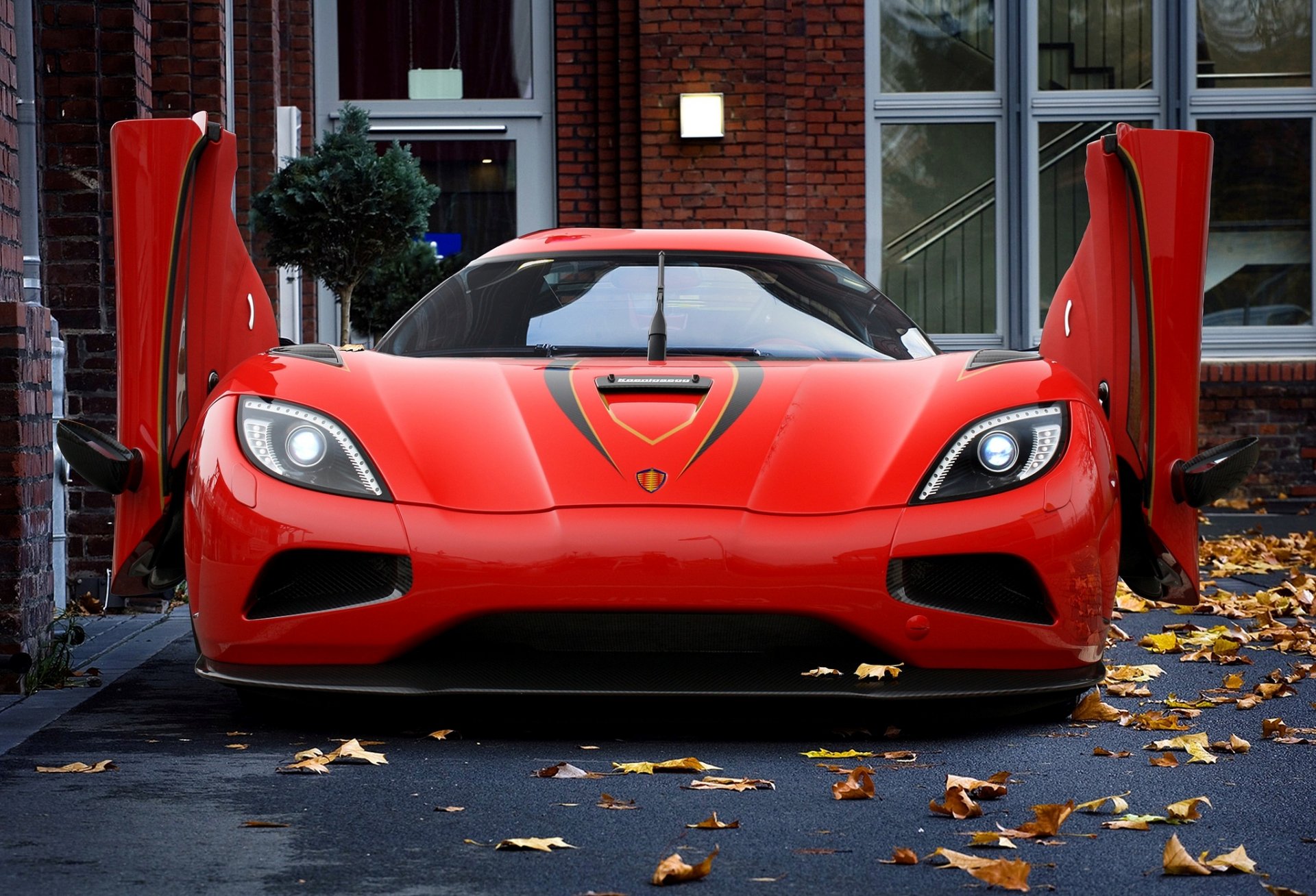 koenigsegg agera r rosso bestia autunno koenigsegg agera r rosso foglie