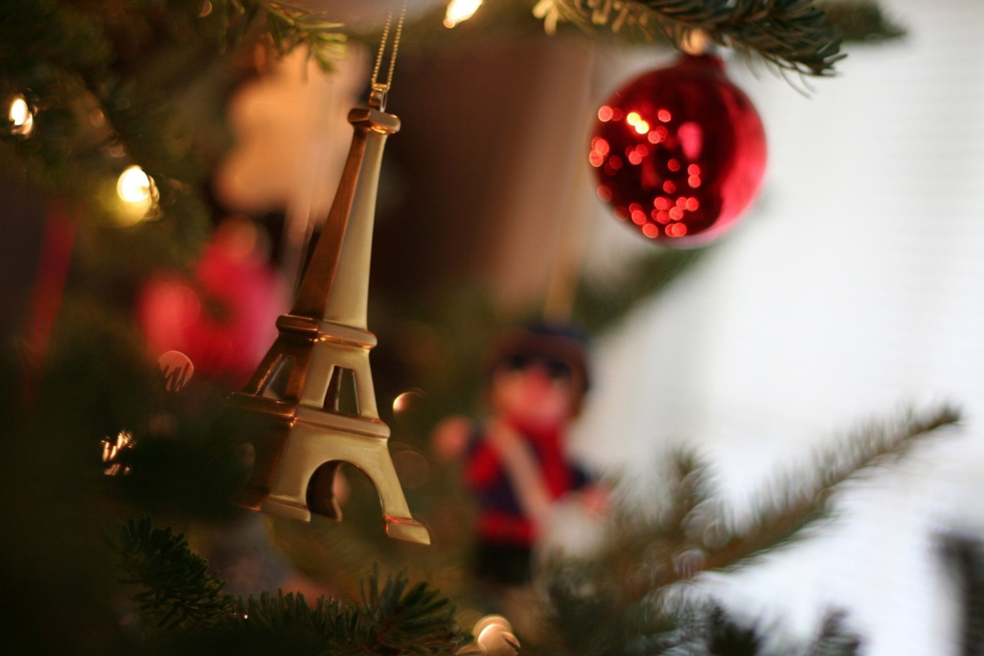 vacances lumières nouvel an papier peint humeur jouets photo arbre de noël décoration gros plan aiguilles arbre de noël