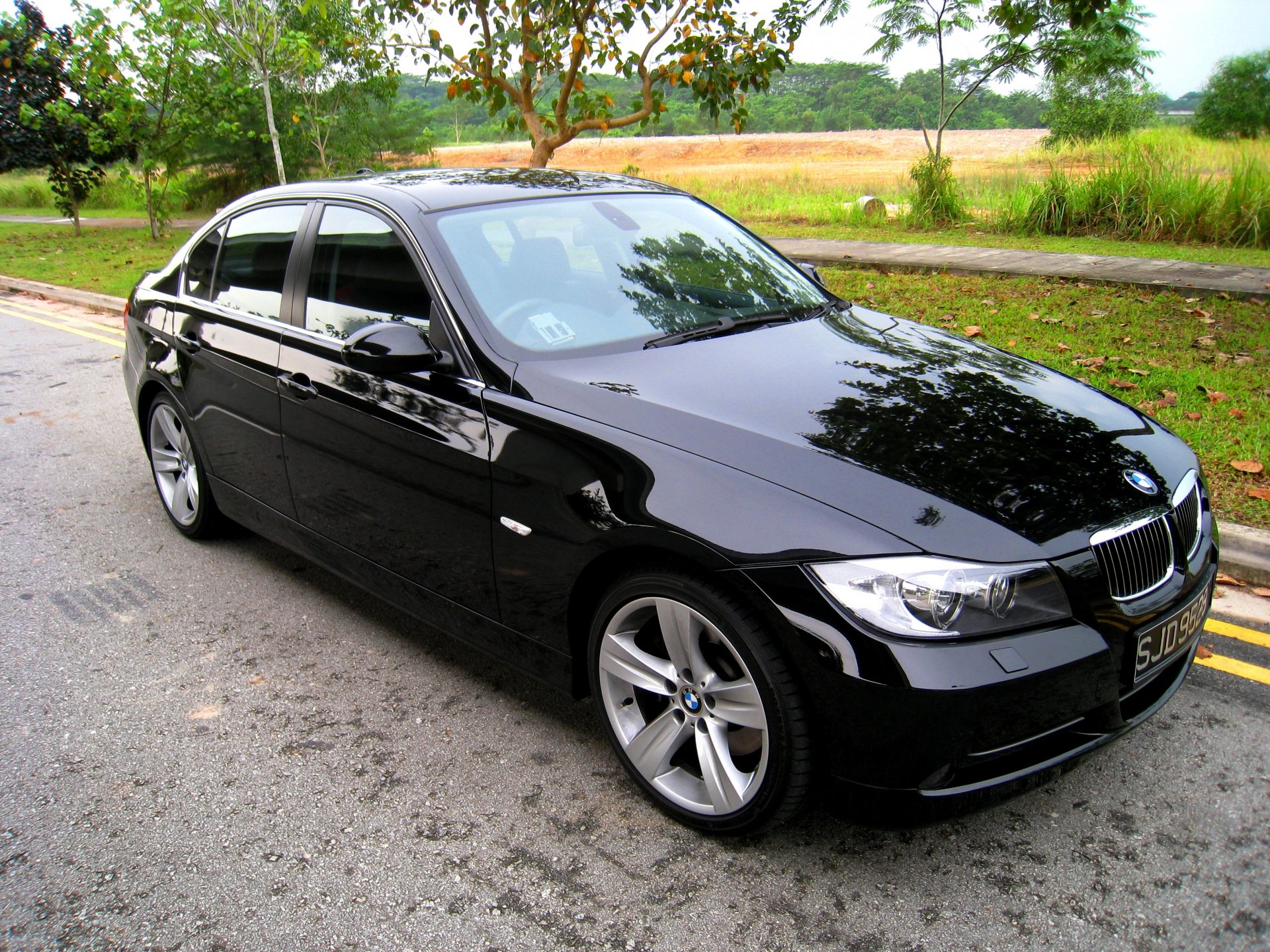 coche bmw e90 330i sedán