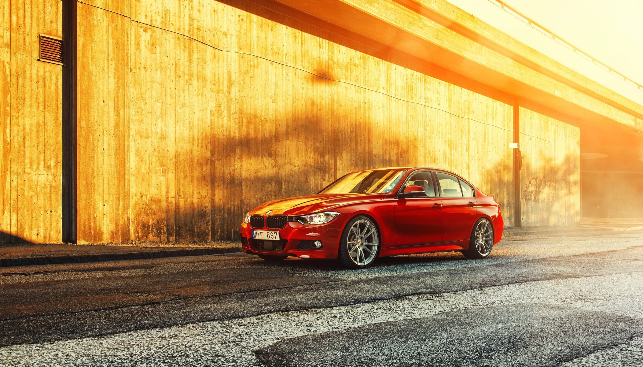 bmw série 3 berline 335i rouge avant